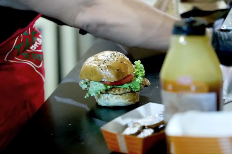 Burgermanija u Zagrebu: Burgeri lovačkog okusa, s viskijem, vege burgeri, sočna rebarca fini slatki&scaron;i...