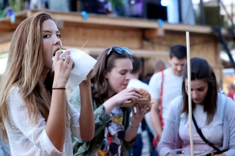 Burgermanija u Zagrebu: Burgeri lovačkog okusa, s viskijem, vege burgeri, sočna rebarca fini slatki&scaron;i...