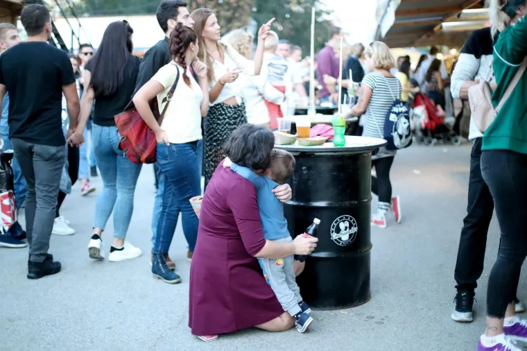 Burgermanija u Zagrebu: Burgeri lovačkog okusa, s viskijem, vege burgeri, sočna rebarca fini slatki&scaron;i...