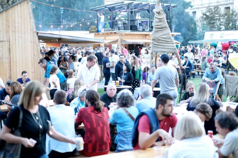 Burgermanija u Zagrebu: Burgeri lovačkog okusa, s viskijem, vege burgeri, sočna rebarca fini slatki&scaron;i...