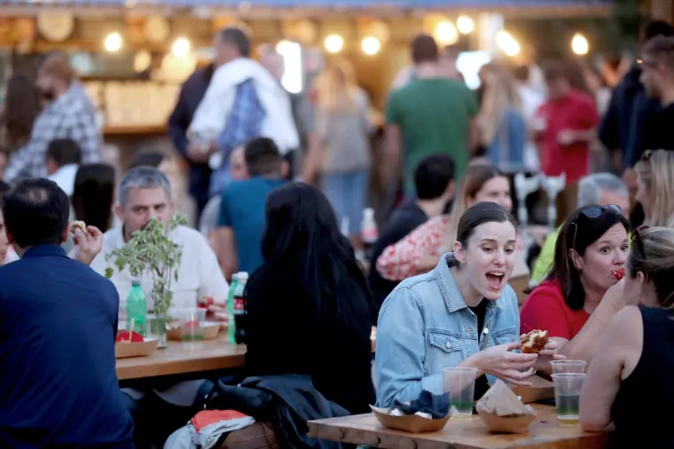 Burgermanija u Zagrebu: Burgeri lovačkog okusa, s viskijem, vege burgeri, sočna rebarca fini slatki&scaron;i...