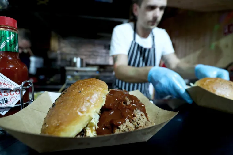 Burgermanija u Zagrebu: Burgeri lovačkog okusa, s viskijem, vege burgeri, sočna rebarca fini slatki&scaron;i...