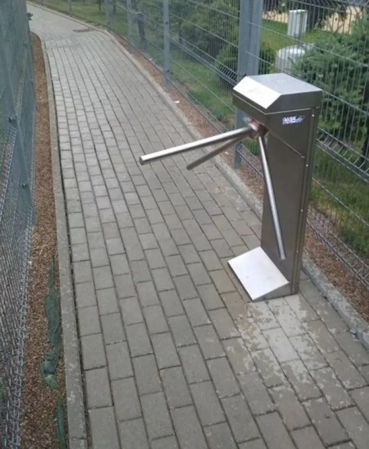 Kako to izgleda kada svoj posao obavlja&scaron; pijan: Sasvim je jasno da s ovim fotkama ne&scaron;to ne &scaron;tima