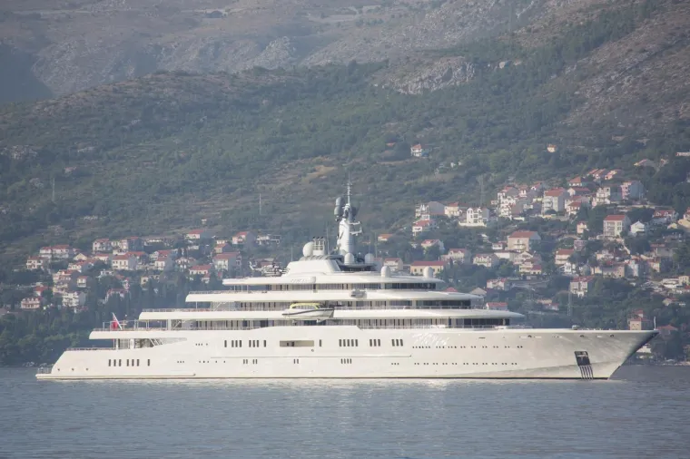 Kakav prizor! Bill Gates i Roman Abramovič kod Korčule usidrili svoje 'plutajuće dvorce'