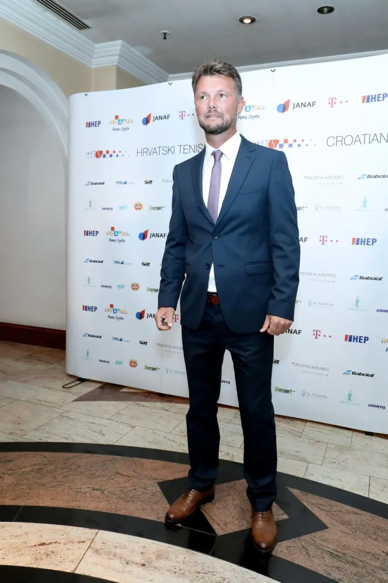 Parovi i mješoviti parovi na Australian Openu 2018.), te osvajač Davis Cupa 2018. Za trijumf u Davis Cupu 2018. nagrađeni su još Borna Ćorić, Nikola Mektić, Franko Škugor, Viktor Galović i izbornik Željko Krajan. Mirjani Lučić pripala je nagrada za osvajanje Grand Slam turnira (parovi na Australian Openu 1998.), a Ivi Majoli kao osvajačici pojedinačnog naslova na Grand Slam turniru u Roland Garrosu 1997. Goran Prpić je nagrađen povodom osvajanja brončane medalje u parovima na Olimpijskim igrama u Barceloni 1992., a Goran Ivanišević kao drugi član tog para, zatim kao osvajač bronce u pojedinačnoj konkurenciji na istim Igrama, kao pobjednik Davis Cupa 2005. te kao osvajač Grand Slam turnira, u Wimbledonu 2001. Ivanu Ljubičiću su pripala dva priznanja, jednako kao Mariju Ančiću, za ista ostvarenja: osvajanje brončane medalje na Olimpijskim igrama u Ateni 2004. te kao pobjednicima Davis Cupa 2005. Za trijumf u Davis Cupu iste godine nagrađen je još Ivo Karlović.