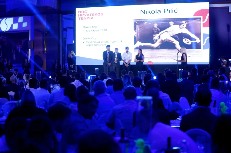 BOLJE POLOVICE SU BLISTALE: Ovako je to izgledalo na predivnoj teniskoj glamuroznoj noći