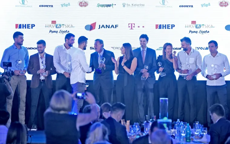 BOLJE POLOVICE SU BLISTALE: Ovako je to izgledalo na predivnoj teniskoj glamuroznoj noći