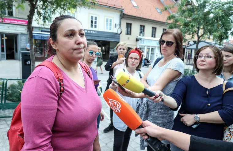 Inicijativa &Scaron;kola za sve održala je prosvjed građana zbog zahtjeva za pomoćnike u nastavi koje su podnijeli roditelji i &scaron;kole za djecu s te&scaron;koćama,
 a koje Ministarstvo znanosti i obrazovanja nije rije&scaron;ilo do pocetka nove &scaron;kolske godine. Zahtijevaju ravnopravnost i jednake mogućnosti za svu djecu u odgojno-obrazovnom sustavu.