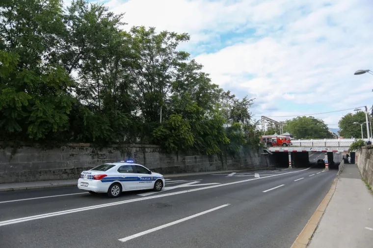 Dramatične scene iz centra Zagreba: Zapalio se otpad kod Botaničkog vrta!