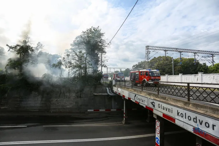 Dramatične scene iz centra Zagreba: Zapalio se otpad kod Botaničkog vrta!