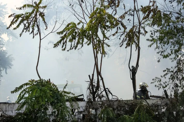 Dramatične scene iz centra Zagreba: Zapalio se otpad kod Botaničkog vrta!