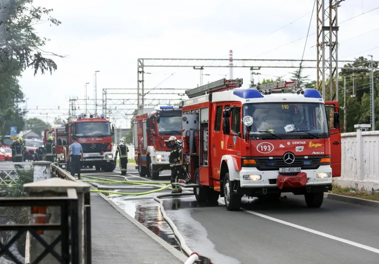 Dramatične scene iz centra Zagreba: Zapalio se otpad kod Botaničkog vrta!