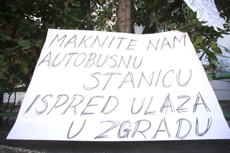 Nakon &scaron;to je u medijima najavljeno kako će lo&scaron;a privremena regulacija prometa postati trajno rje&scaron;enje,
 odlučili su se za prosvjed jer smatraju da su vladajući pogrije&scaron;ili u svojoj odluci.