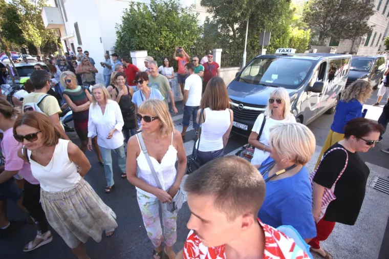 Nakon &scaron;to je u medijima najavljeno kako će lo&scaron;a privremena regulacija prometa postati trajno rje&scaron;enje,
 odlučili su se za prosvjed jer smatraju da su vladajući pogrije&scaron;ili u svojoj odluci.