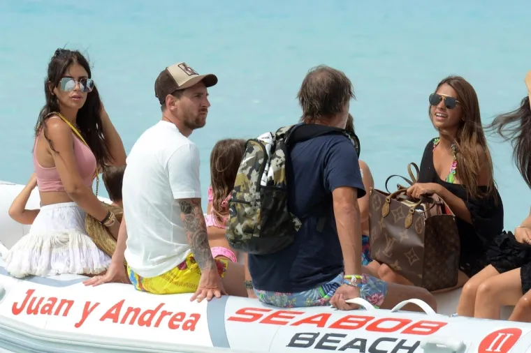 PAPARAZZI TAJNO SNIMALI MESSIJA I VRUĆU ANTONELLU: A mislili su kako ih nitko neće vidjeti i primjetiti