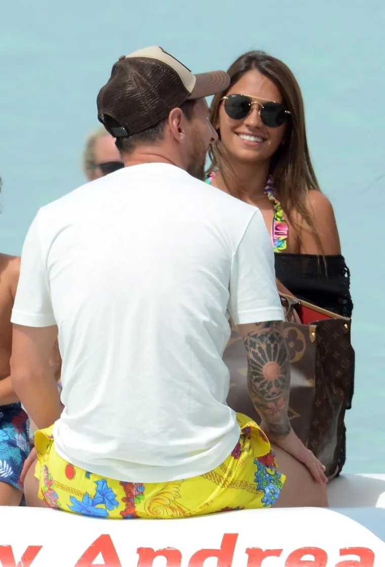 PAPARAZZI TAJNO SNIMALI MESSIJA I VRUĆU ANTONELLU: A mislili su kako ih nitko neće vidjeti i primjetiti