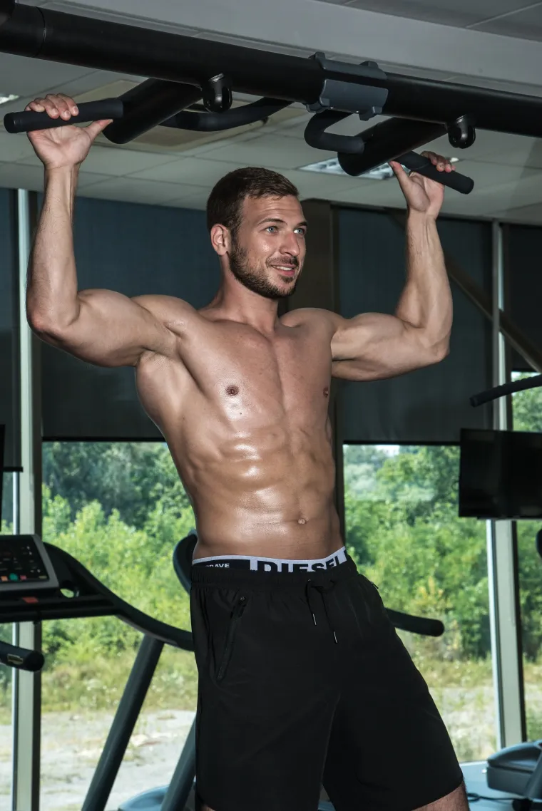 Kako izgleda kada Mijo Matić skine majicu i pokaže svoje isklesano tijelo u teretani, pogledajte u priloženoj fotogaleriji! Foto: RTL