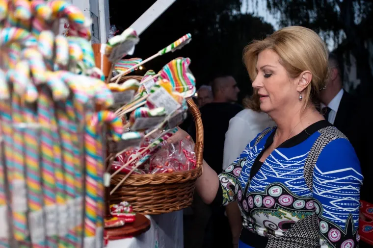 &Scaron;to li će reći Jakov: Predsjednica pro&scaron;etala Krapinom, &scaron;opingirala na &scaron;tandovima i izgrlila se s - Linom