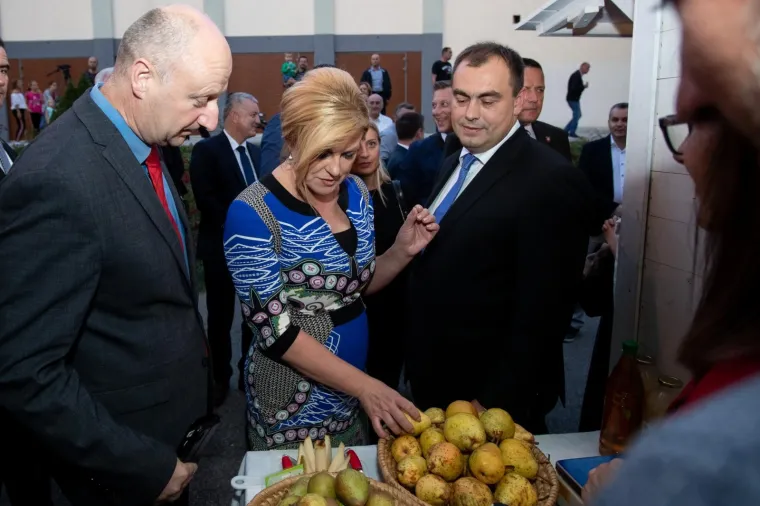 &Scaron;to li će reći Jakov: Predsjednica pro&scaron;etala Krapinom, &scaron;opingirala na &scaron;tandovima i izgrlila se s - Linom