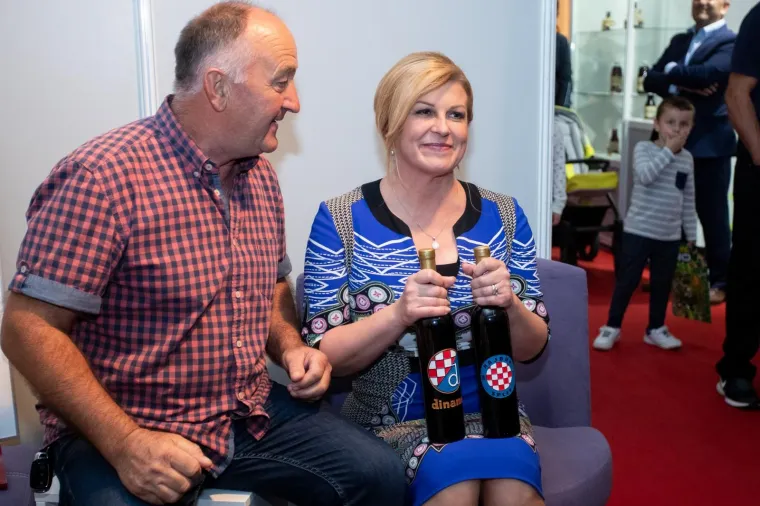 &Scaron;to li će reći Jakov: Predsjednica pro&scaron;etala Krapinom, &scaron;opingirala na &scaron;tandovima i izgrlila se s - Linom