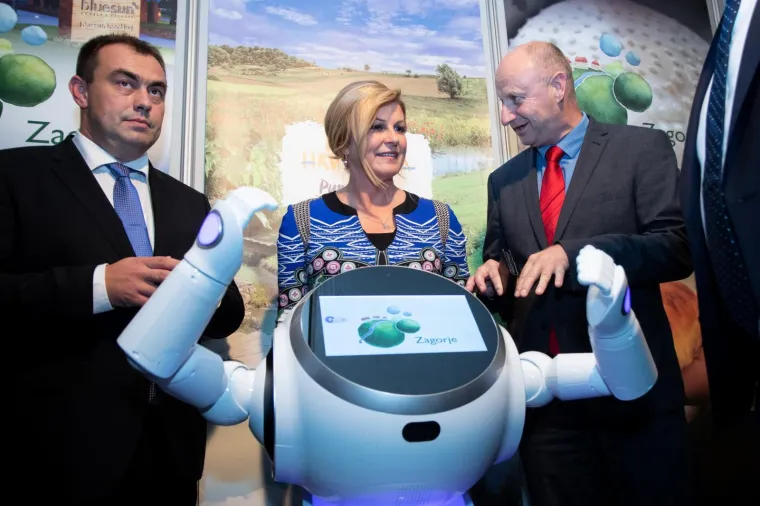 &Scaron;to li će reći Jakov: Predsjednica pro&scaron;etala Krapinom, &scaron;opingirala na &scaron;tandovima i izgrlila se s - Linom