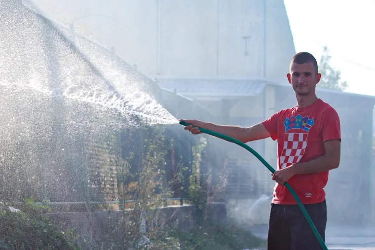 Veliki požar na TTTS-u u Splitu: Gore automobili, čule se detonacije