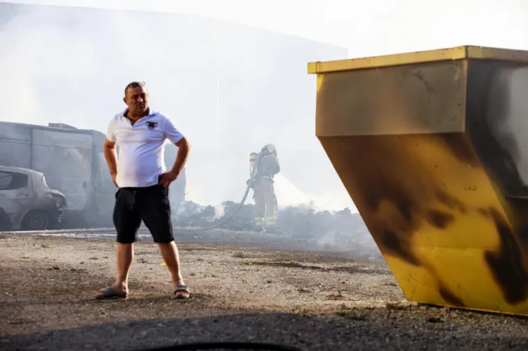 Veliki požar na TTTS-u u Splitu: Gore automobili, čule se detonacije