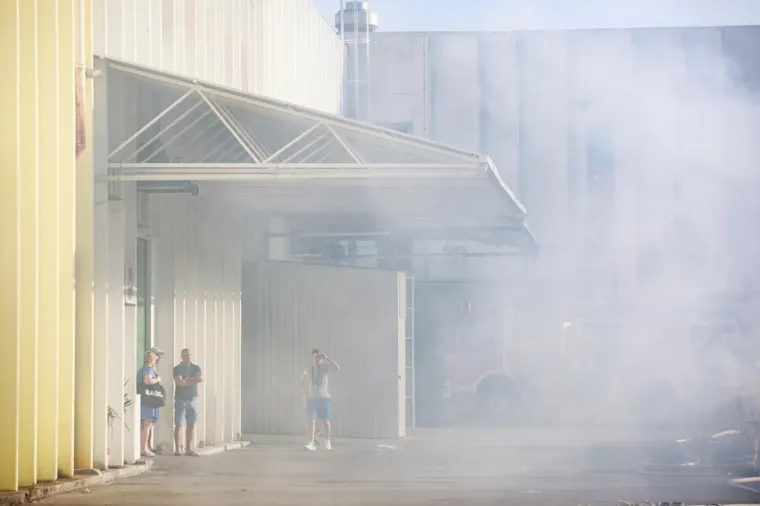 Veliki požar na TTTS-u u Splitu: Gore automobili, čule se detonacije