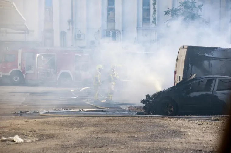 Veliki požar na TTTS-u u Splitu: Gore automobili, čule se detonacije