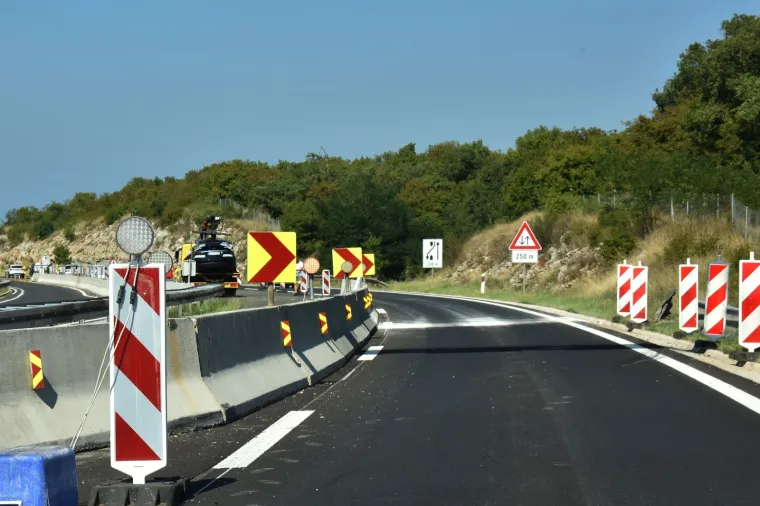 Nepropisno pretjecao na Ipsilonu pa slupao Teslu od 800.000 kuna!