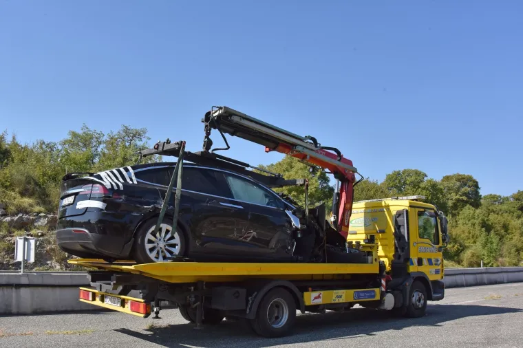 Nepropisno pretjecao na Ipsilonu pa slupao Teslu od 800.000 kuna!