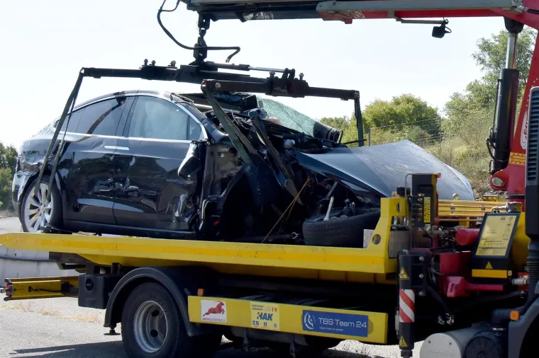 Nepropisno pretjecao na Ipsilonu pa slupao Teslu od 800.000 kuna!