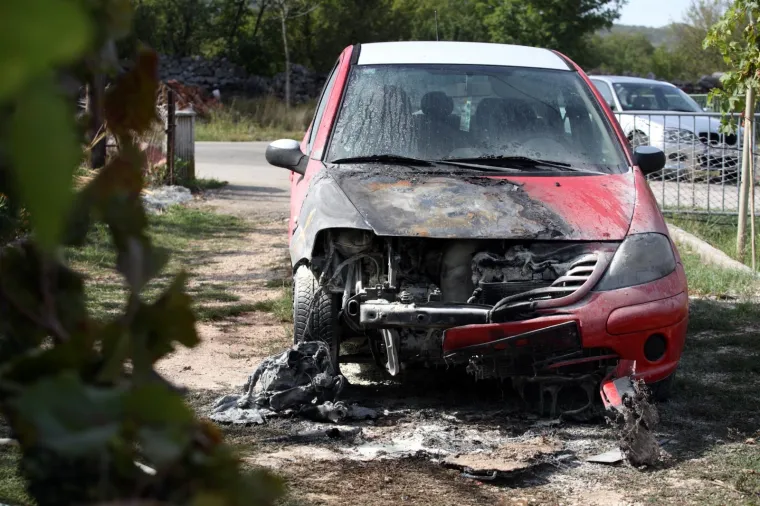 Vatrena noć u Splitu: Gorjela četiri teretna vozila, Citroen, kontejneri...