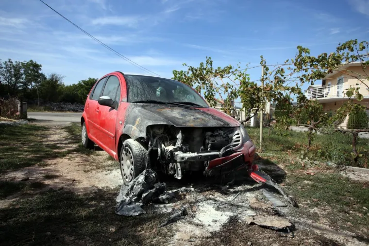 Vatrena noć u Splitu: Gorjela četiri teretna vozila, Citroen, kontejneri...