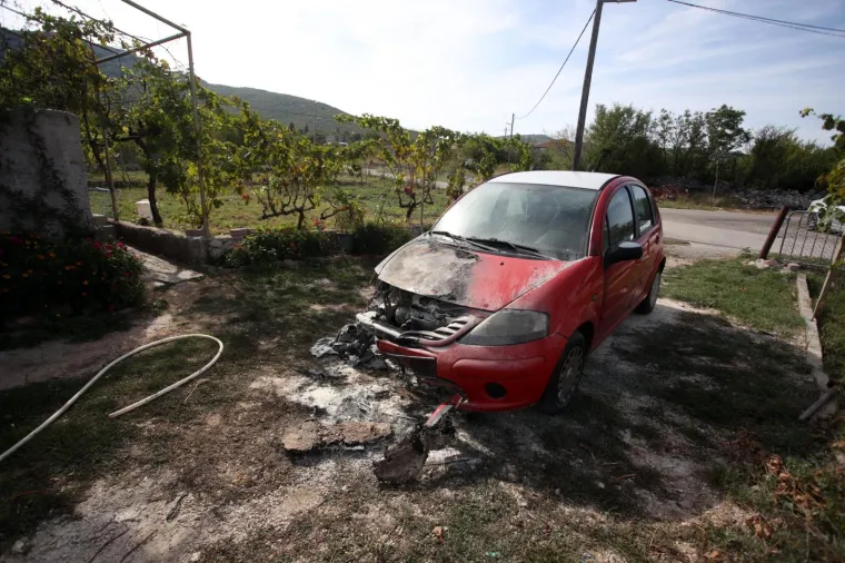 Vatrena noć u Splitu: Gorjela četiri teretna vozila, Citroen, kontejneri...