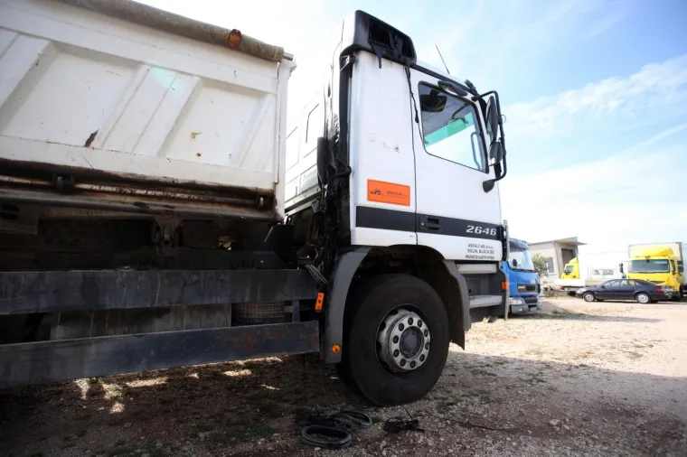 Vatrena noć u Splitu: Gorjela četiri teretna vozila, Citroen, kontejneri...