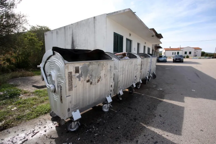 Vatrena noć u Splitu: Gorjela četiri teretna vozila, Citroen, kontejneri...