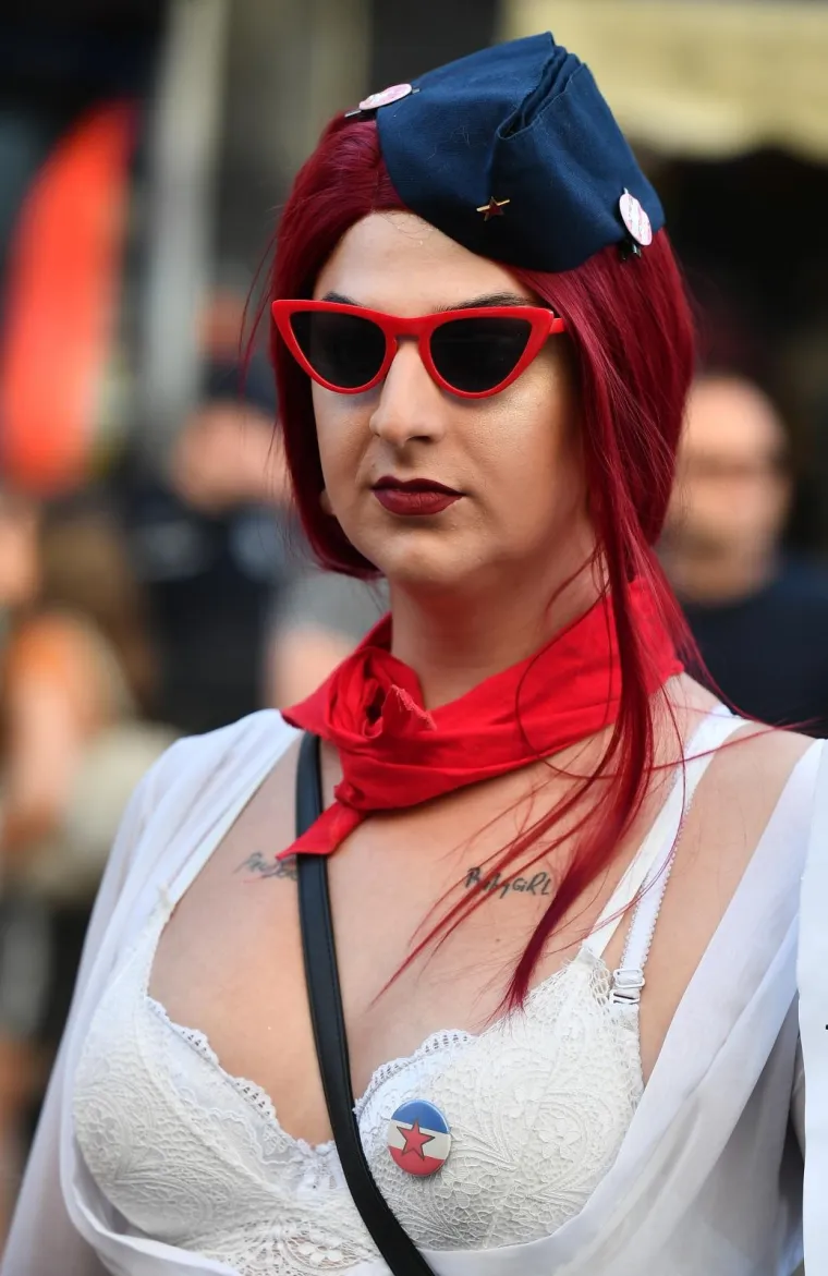 Živopisna Parada ponosa: Premijerka Srbije do&scaron;la s djevojkom, protivnici mahali križevima