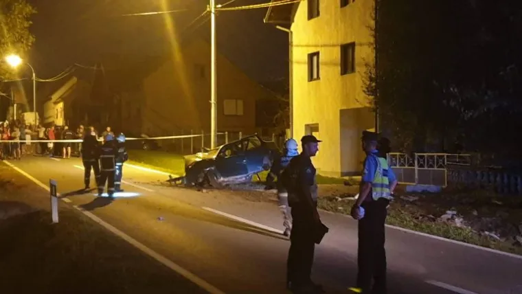 Strava kod Pleternice! Auto uni&scaron;ten do neprepoznatljivosti: 'Letio je zrakom vi&scaron;e od 50 metara. Motor mu je zavr&scaron;io u krilu'