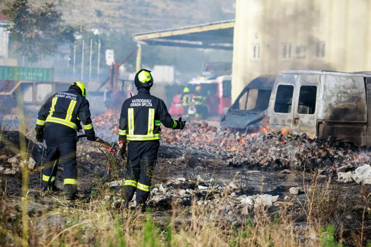 16.09.2019., Split - Veliki pozar na TTTS-u.
Photo: Milan Sabic/PIXSELL