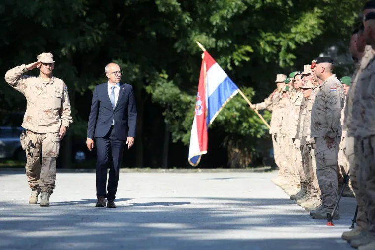 Hrvatski vojnici vratili su se iz Afganistana: Sreća, suze radosnice, ali i tuga zbog stradalog kolege