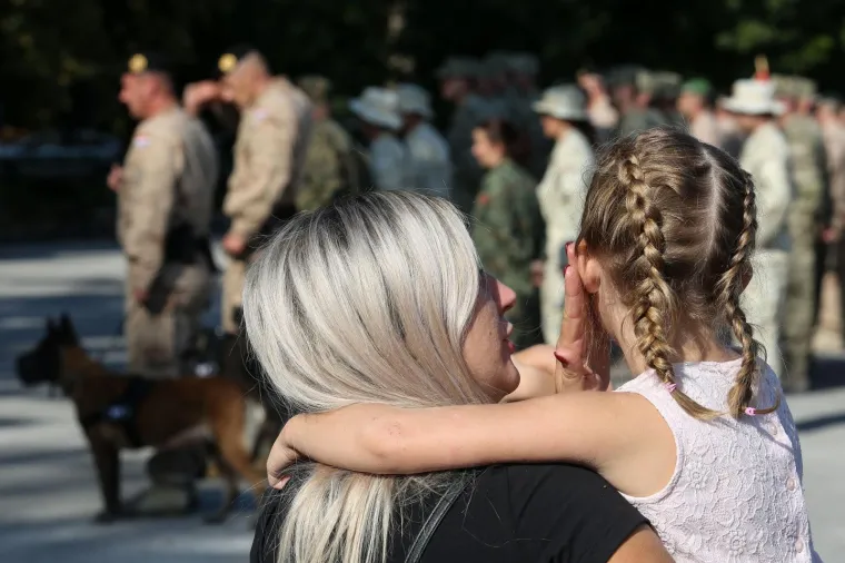 Hrvatski vojnici vratili su se iz Afganistana: Sreća, suze radosnice, ali i tuga zbog stradalog kolege