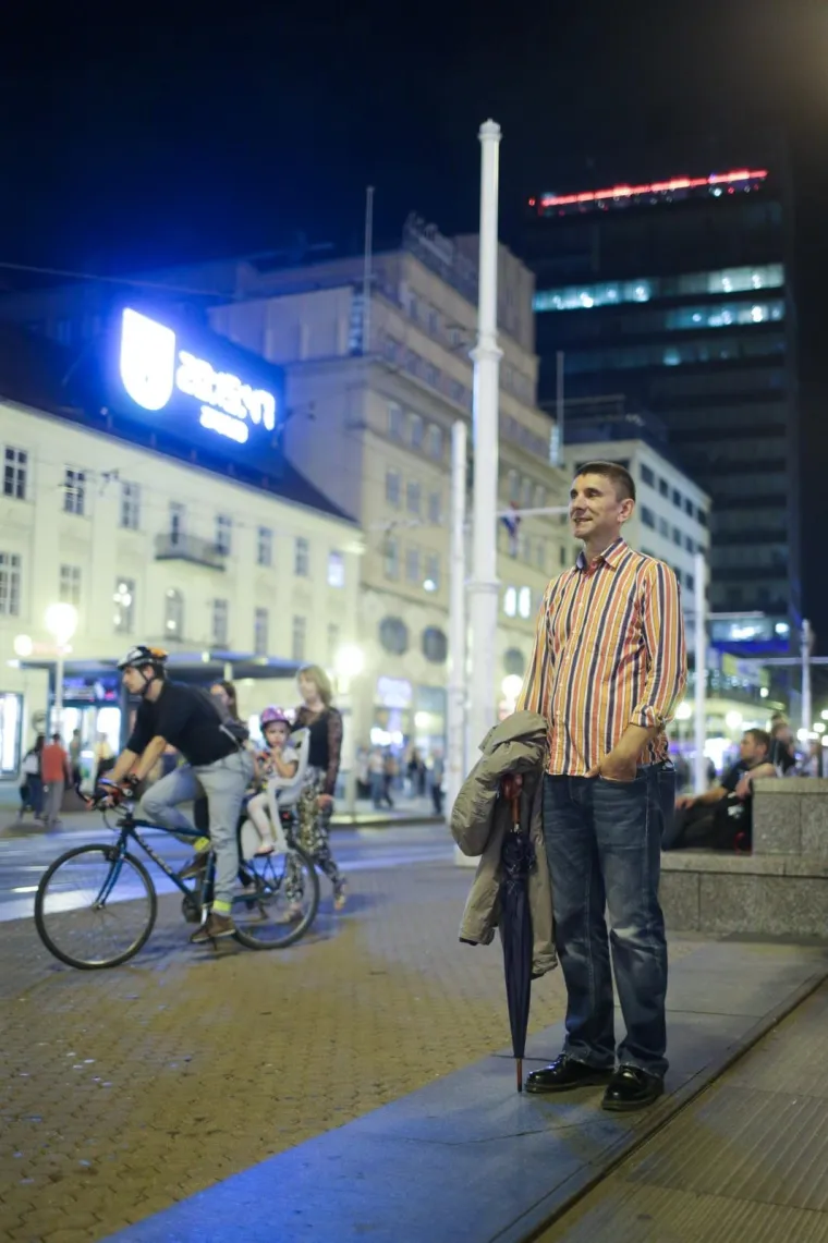 Sini&scaron;a Labrović provest će cijeli jedan dan osmjehujući se na Trgu bana Josipa Jelačića