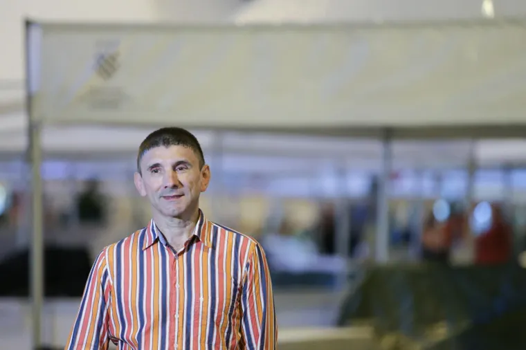 Sini&scaron;a Labrović provest će cijeli jedan dan osmjehujući se na Trgu bana Josipa Jelačića