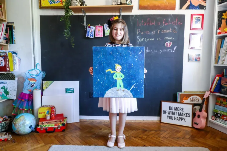 Djevojčica Asya poslala je kraljici Elizabeti II razglednicu, pjesmicu i crtež i dobila odgovor