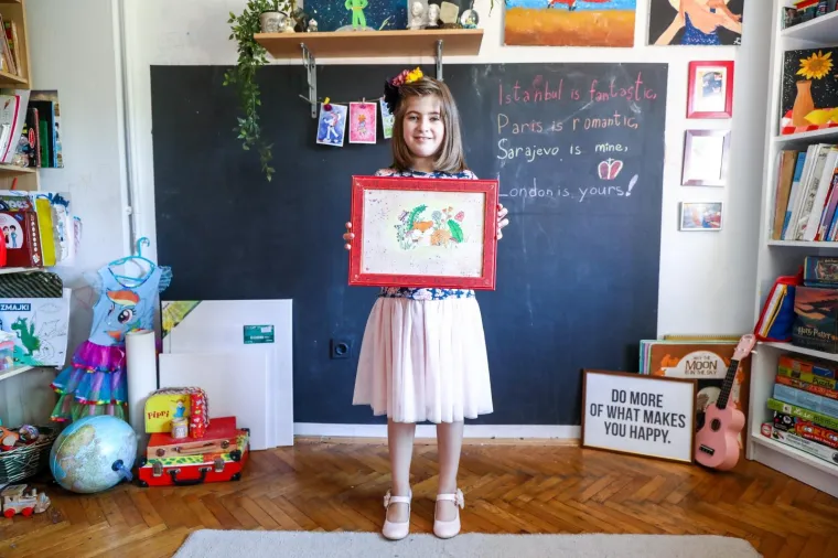 Djevojčica Asya poslala je kraljici Elizabeti II razglednicu, pjesmicu i crtež i dobila odgovor