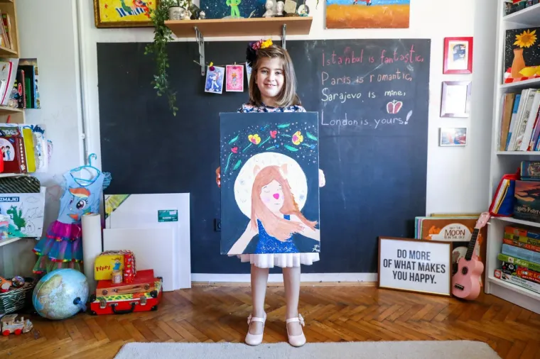 Djevojčica Asya poslala je kraljici Elizabeti II razglednicu, pjesmicu i crtež i dobila odgovor