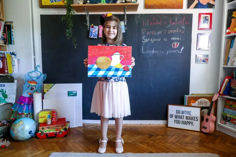 Djevojčica Asya poslala je kraljici Elizabeti II razglednicu, pjesmicu i crtež i dobila odgovor