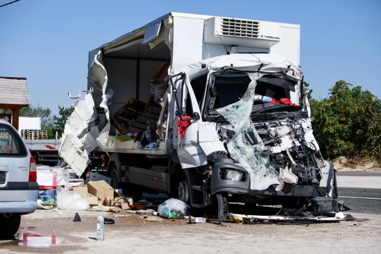 Sudarila se tri kamiona kod Trilja! Vozača izvlačili vatrogasci
