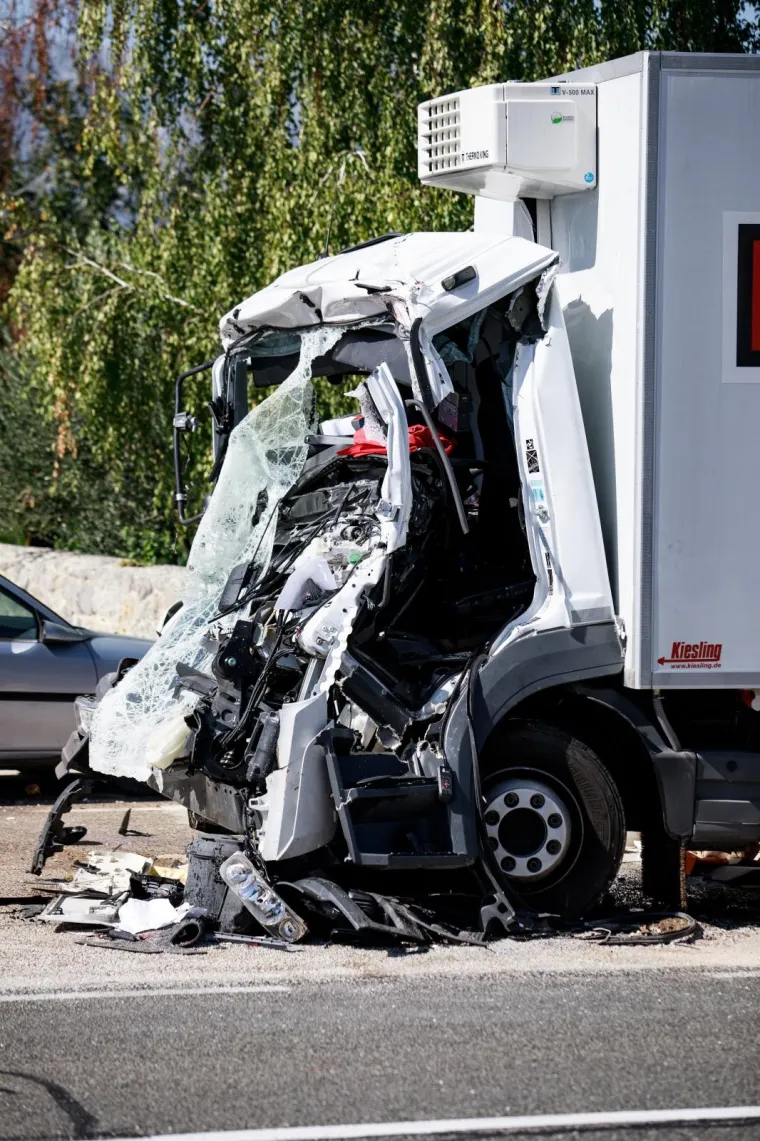 Sudarila se tri kamiona kod Trilja! Vozača izvlačili vatrogasci